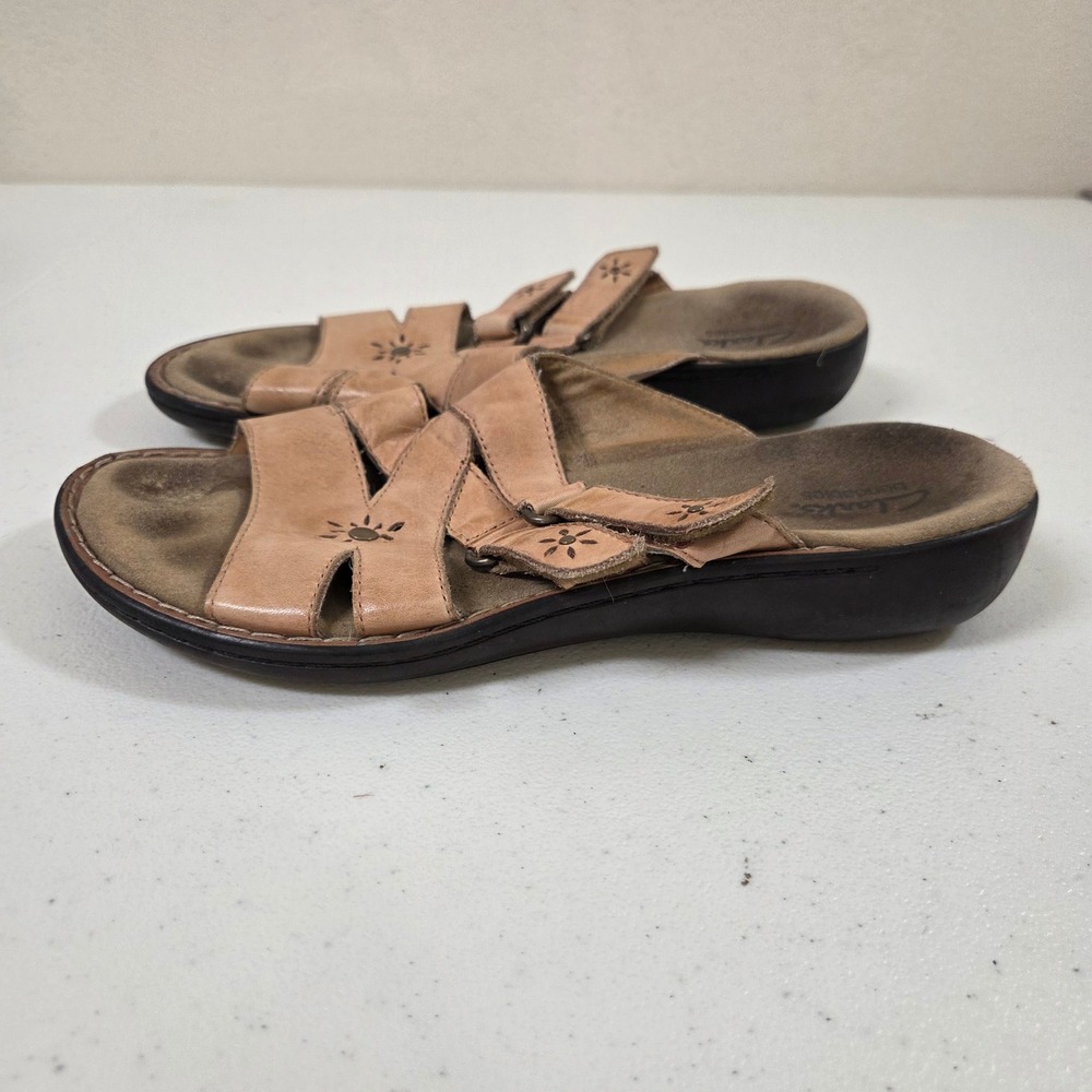 Clarks Bendables Tan Leather Slide Sandals Womens 8W Floral Laser Cut Strappy